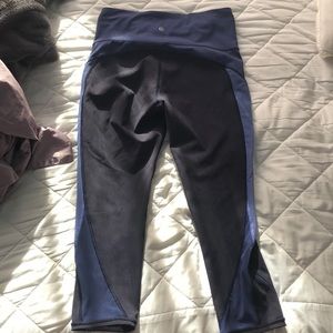 BLUE LULULEMON CROPPED LEGGINGS